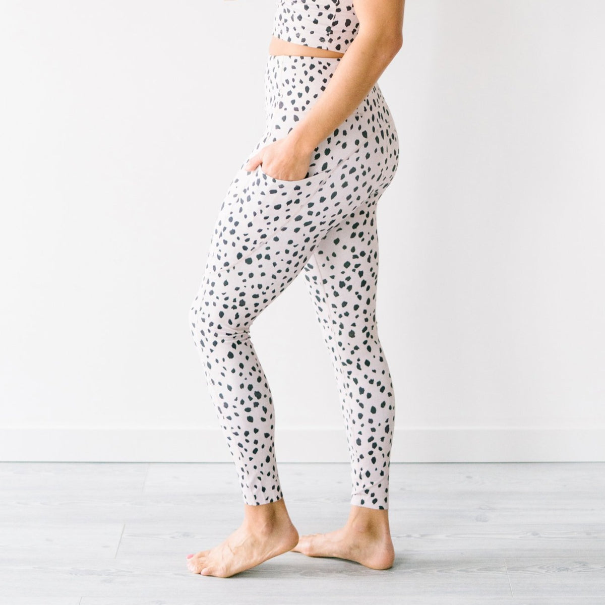 Focus Leggings - Dalmatian | MT LUXE – Maven Thread