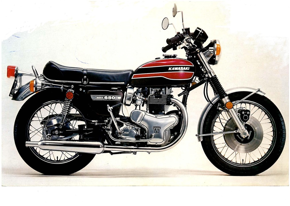 カワサキ W650のタンクを650RS W3風に塗装してみた！タンクが変わると