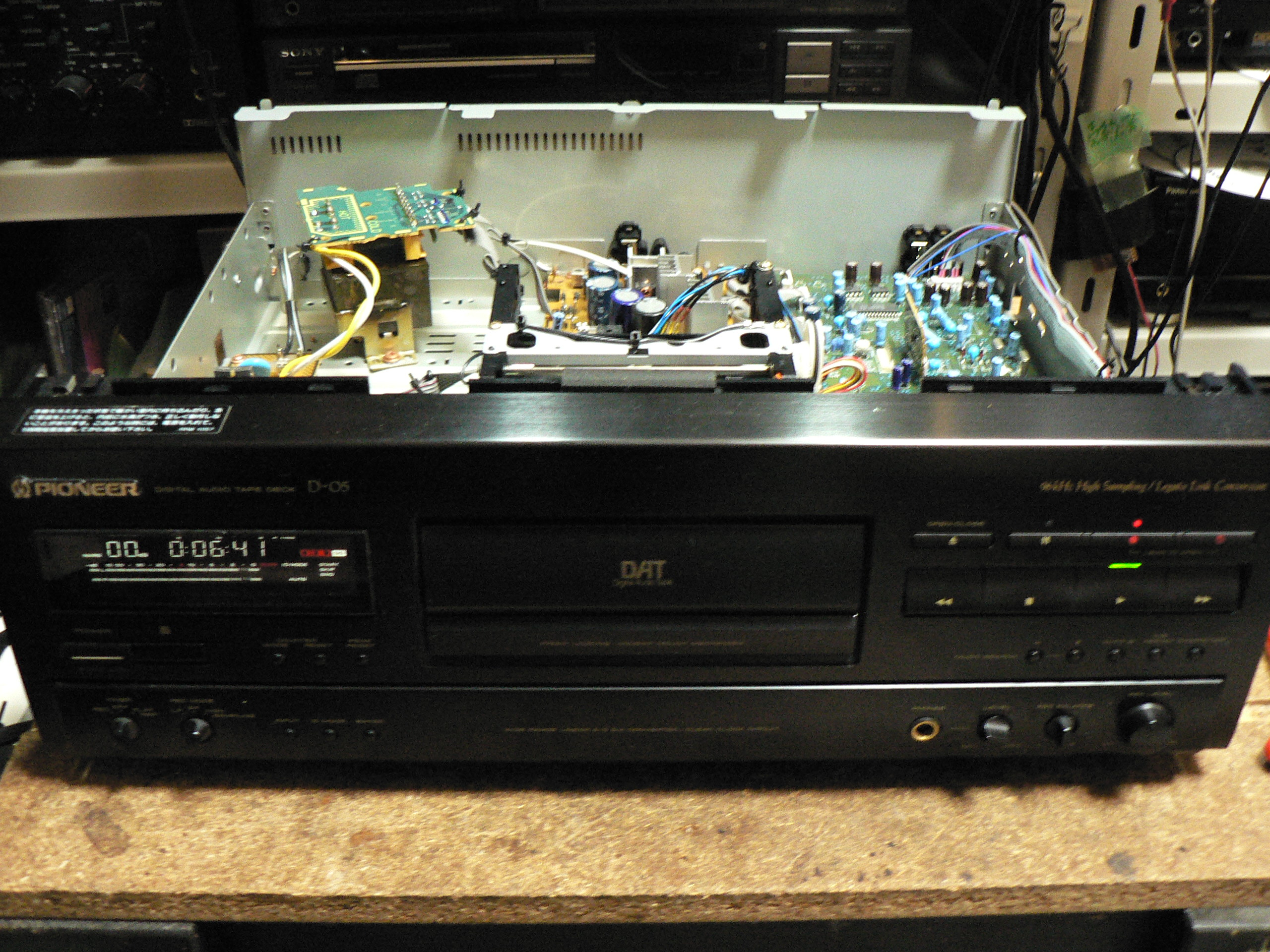 PIONEER D-05取説とリモコン付属 DATデッキ D-05 Pioneer ☆Pioneer D