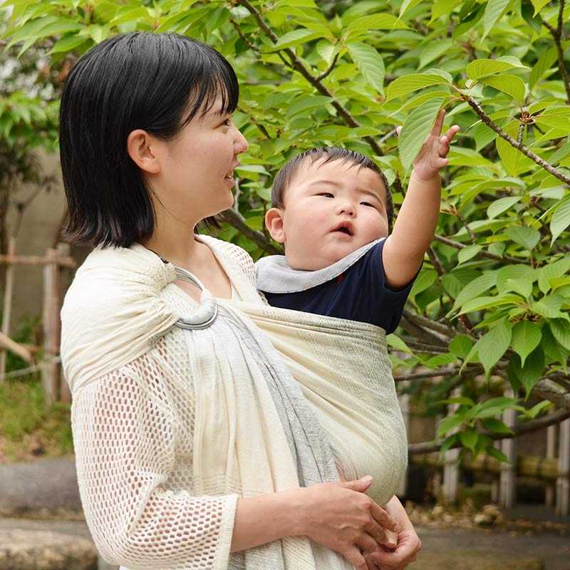 スリングで夏を涼しく快適に過ごす！吸湿性の高いヘンプ、リネン素材