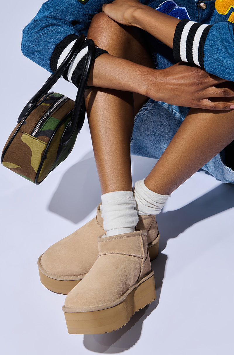 UGG CLASSIC ULTRA MINI PLATFORM IN SAND – AKIRA