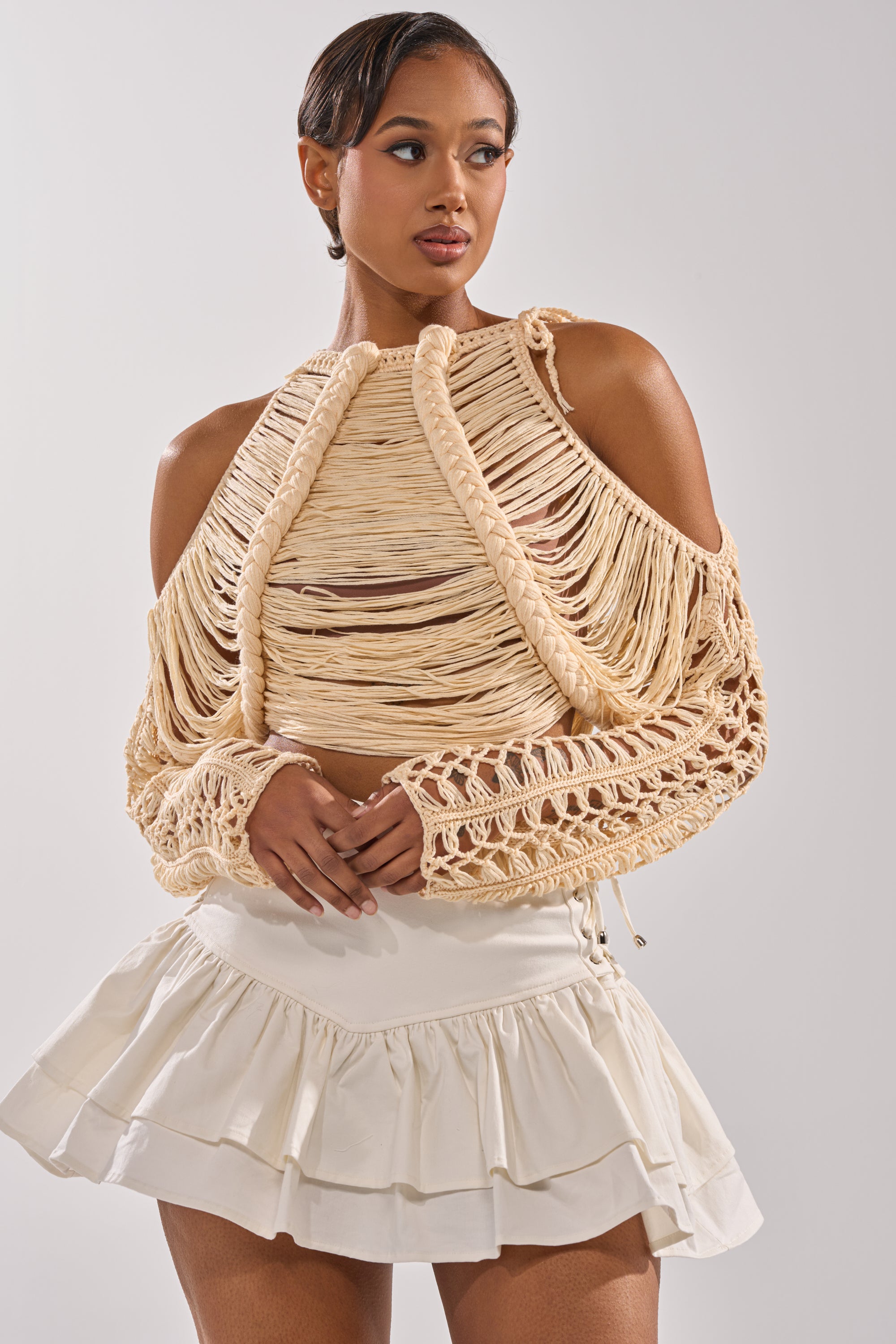 CATCHING FEELING FRINGE SWEATER – AKIRA