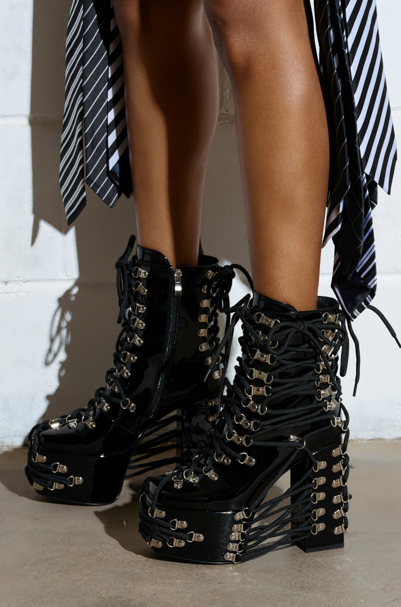AZALEA WANG XENON BLACK CHUNKY BOOTIE – AKIRA