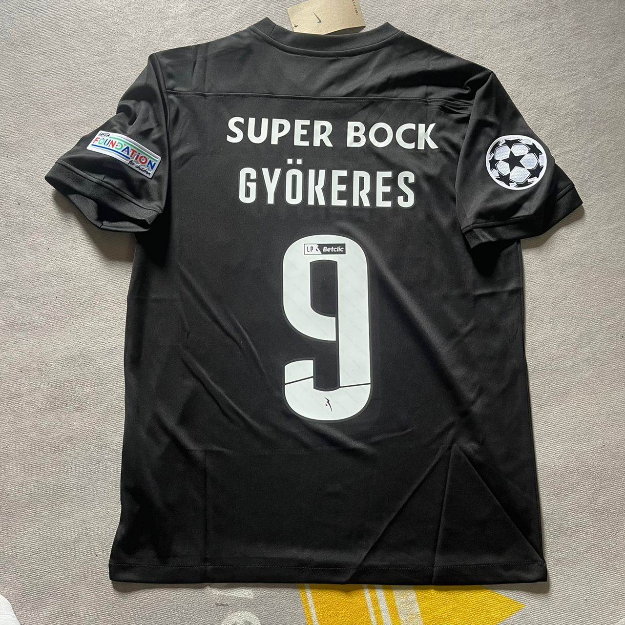 gyokeres.black.jpg?v=1732242556