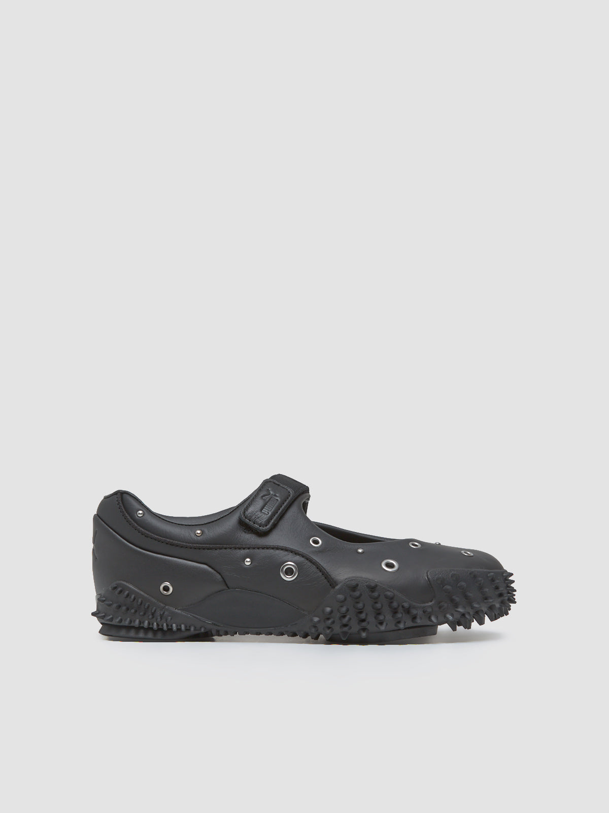 PUMA - WMNS Mostro Fey Studs Sneaker in Black & Silver - 403192-01