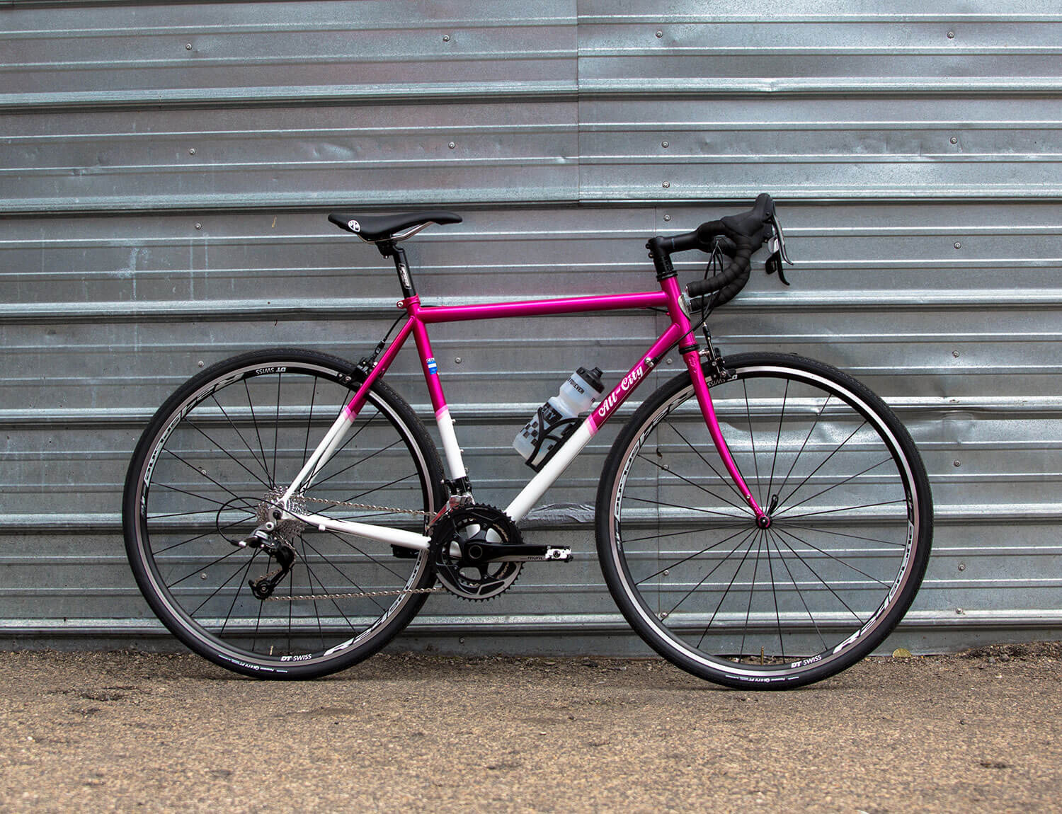 今昔ハイブリッドクロモリロードバイク、Mr.Pink。 | BICYCLE SHOP