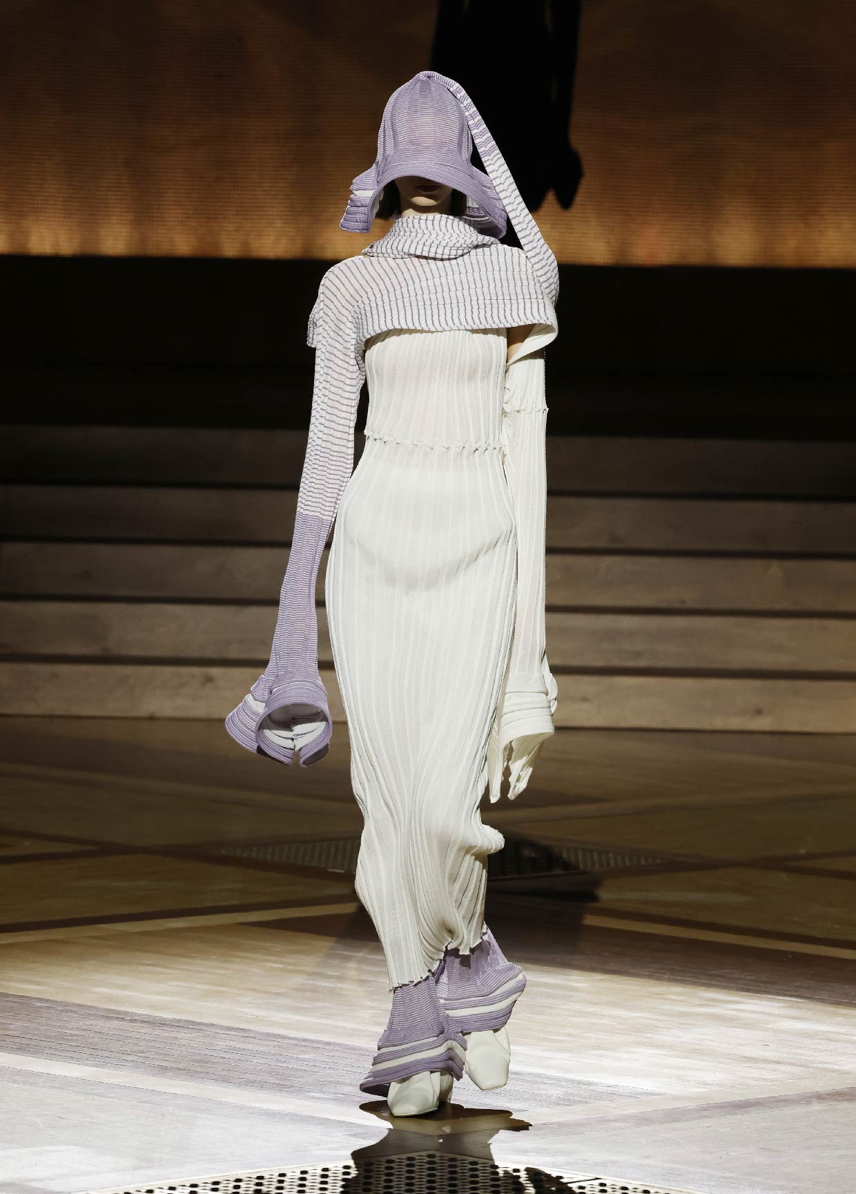 ISSEY MIYAKE AUTUMN WINTER 2024/25 コレクション 02 – isseymiyake.com
