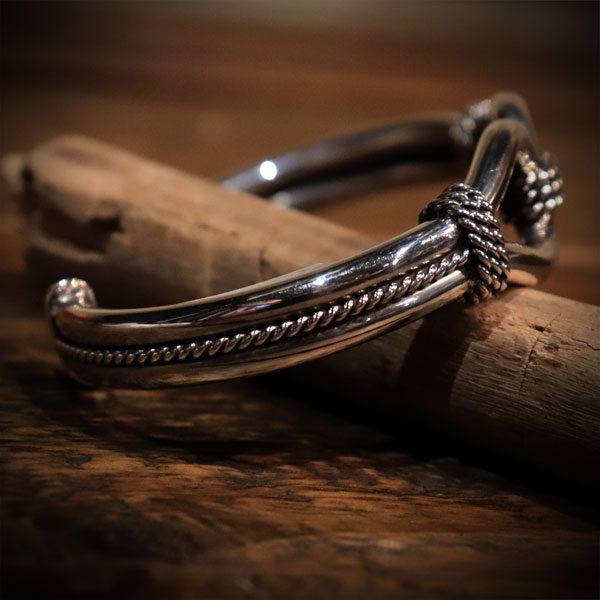 Steve Arviso スティーブ アルヴィソ ホースウィスパラー バングル Navajo