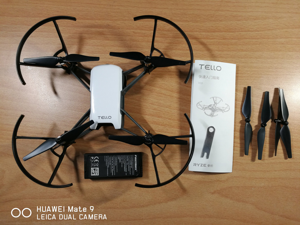 DJI/RYZE TECHのトイドローンTELLOがやってきた | 普通的生活