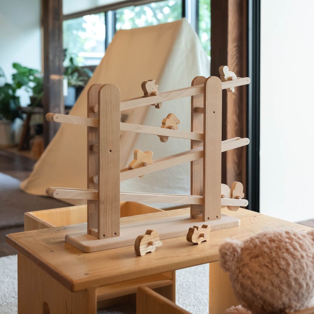 皇室ご愛用の木のおもちゃ 8ヶ月～5歳まで幅広く使える。コロコロ