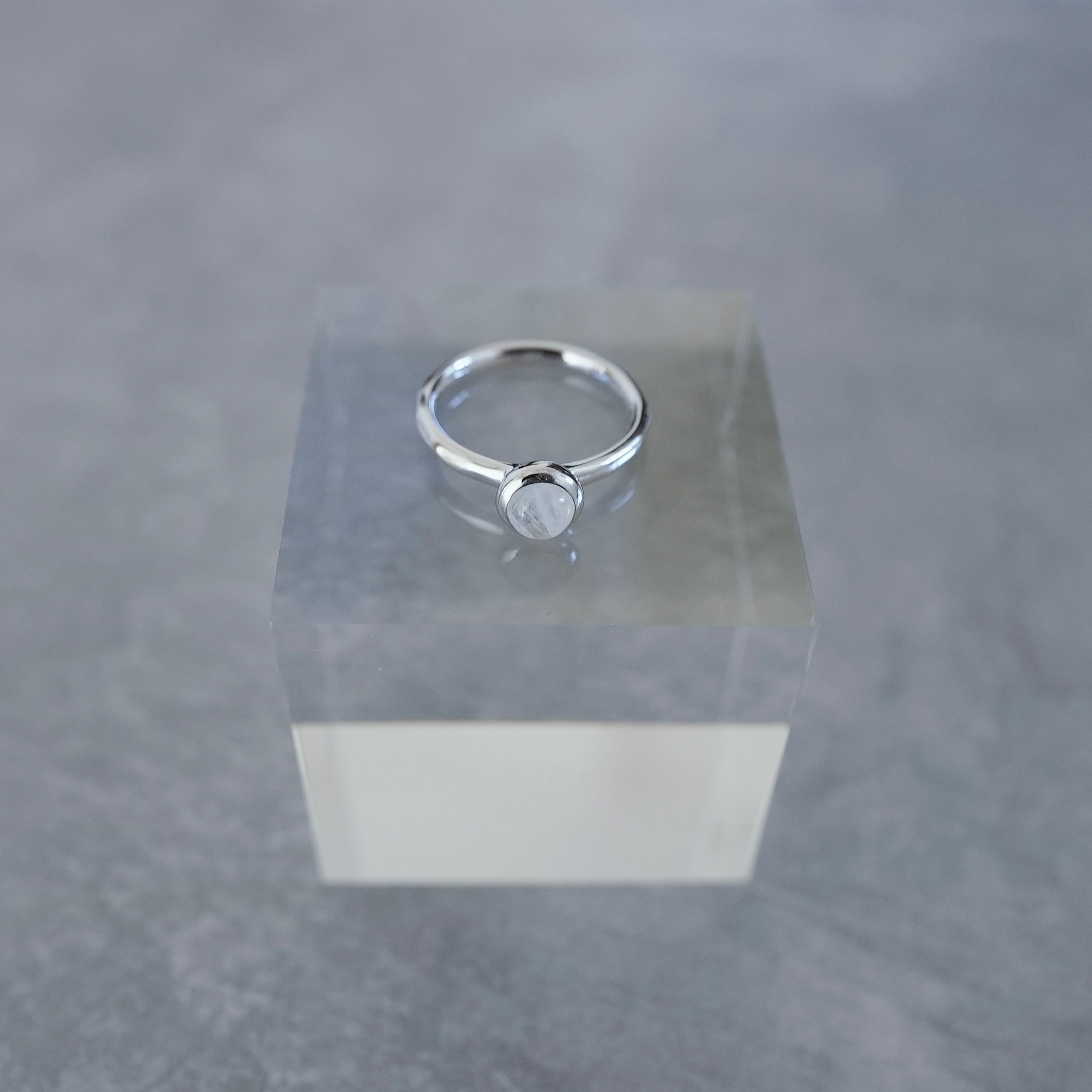 水滴一粒 stone ring.／ Water droplets stone ring.ムーンストーン