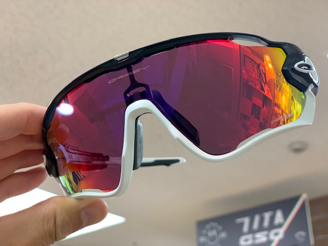 スタッフ愛用のOAKLEY JAWBREAKERレンズ交換で新品同様に生まれ変わる