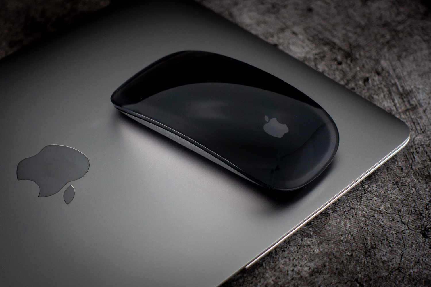 Magic Mouse2 スペースグレイ｜世界一MacBookに似合う漆黒のマジック
