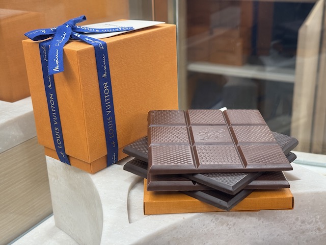 4000円でルイ・ヴィトンが買える！？】ダミエ柄のタブレットチョコ発見