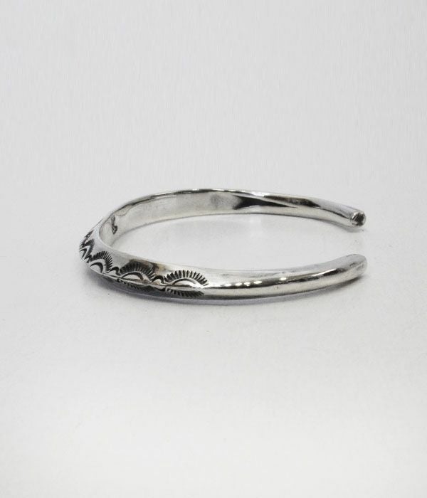 ラリースミス(LARRY SMITH) MEN'S THIN TRIANGLE BRACELET (LEAF