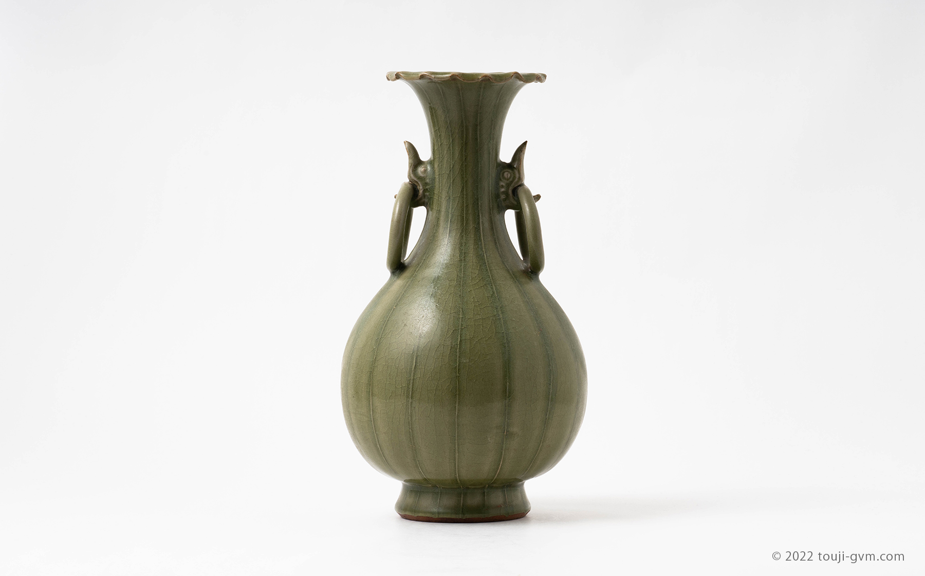 龍泉窯 青磁花口獣环耳瓶 – Longquan Celadon | 陶磁オンライン美術館