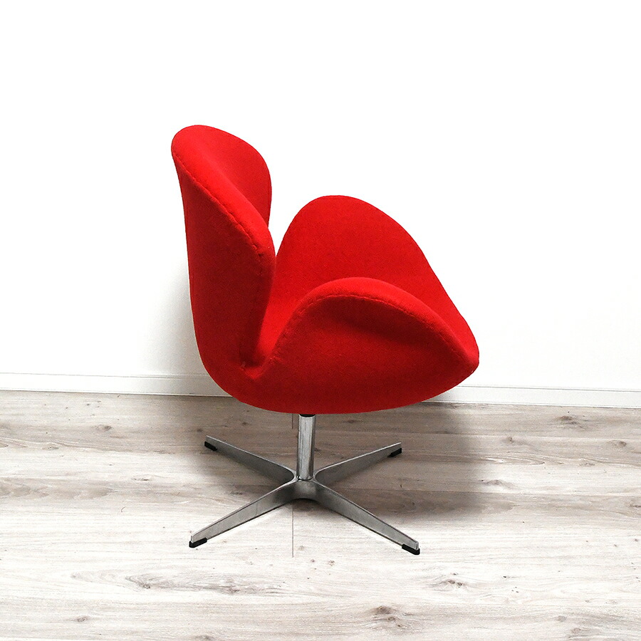 swan-red2022-900-3.jpg
