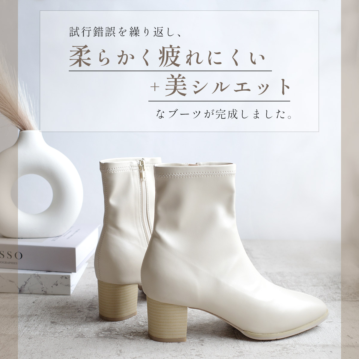 miumiu ホワイト ロゴ付き ショートブーツ miumiu ホワイト ロゴ付き