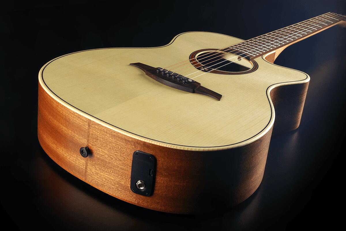 楽天市場】【チューナー・弦・ストラップ付】LAG Guitars Tramontane
