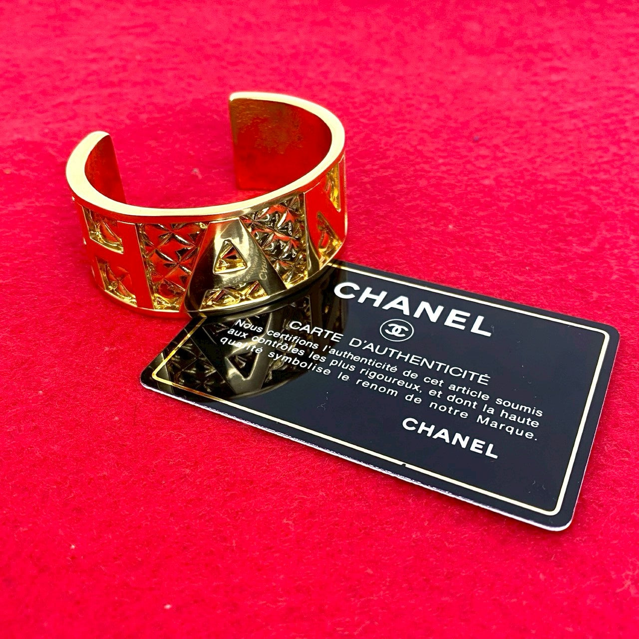 CHANEL シャネル (Vintage) バングル – Trip