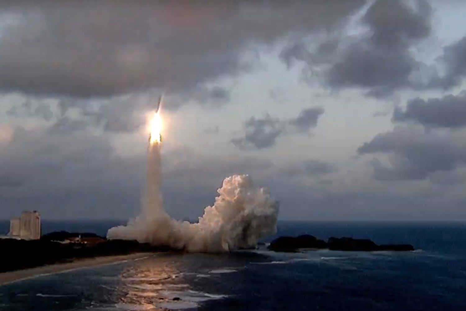 bhロケット いつもとは一味ちがう” H-IIAロケット26号機に反映された「基幹