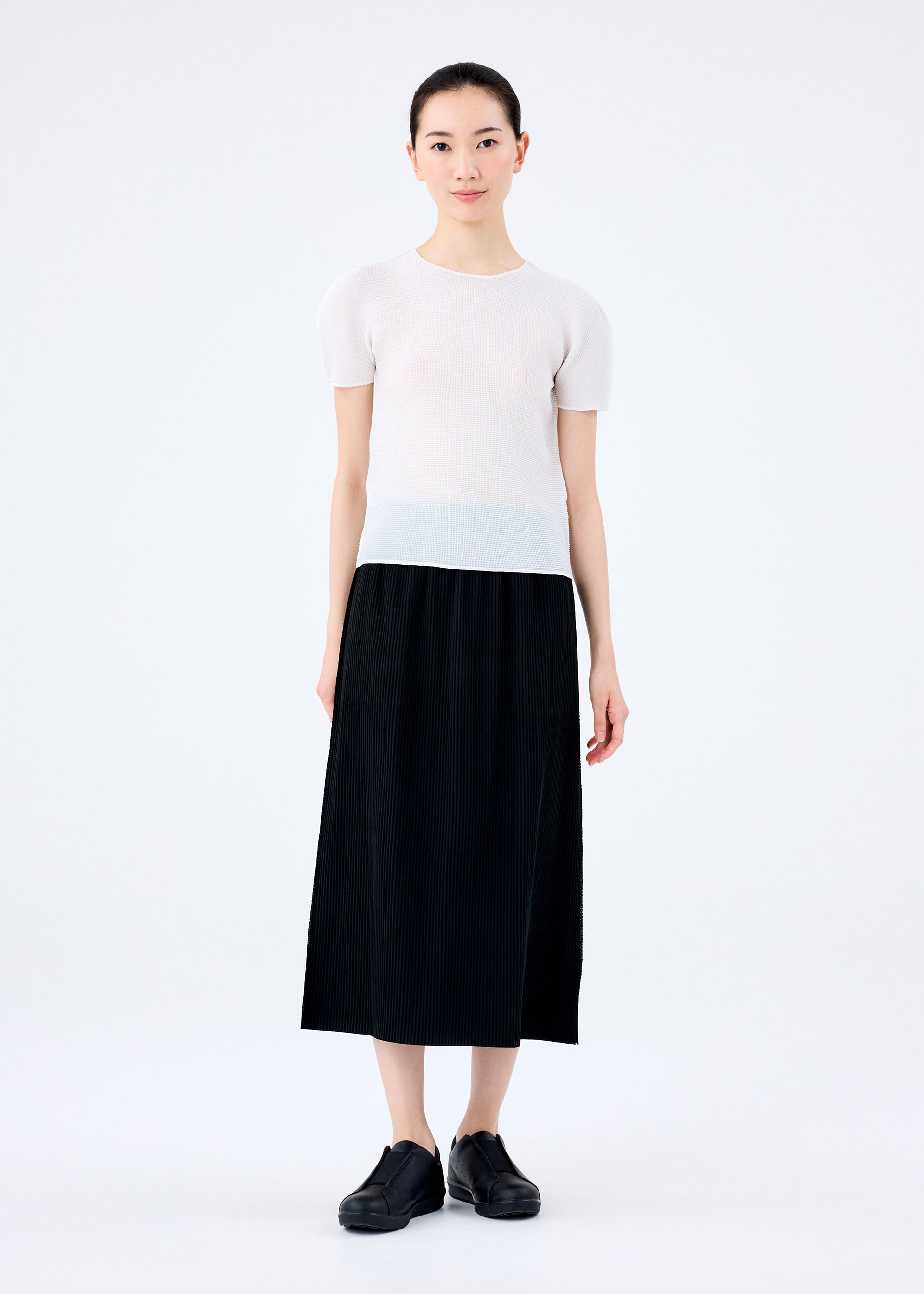 FINE KNIT PLEATS BLACK – ISSEY MIYAKE ONLINE STORE