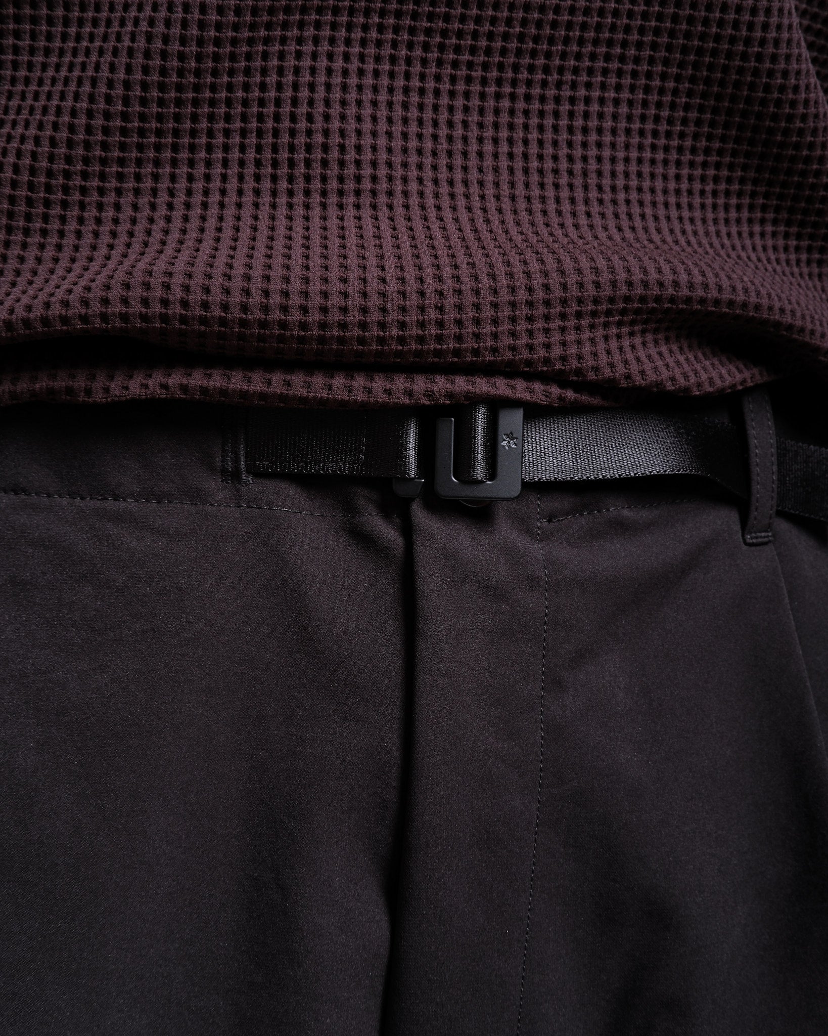 One Tuck Tapered Stretch Pants in Black ~ Windthrow