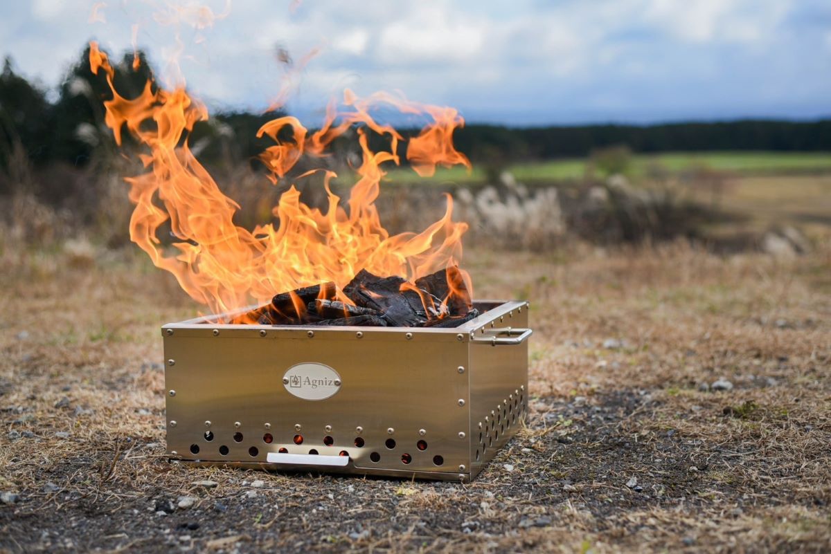 雄大な炎を生み出せるBOX型の二次燃焼焚き火台が爆誕！Agniz.「焚き火