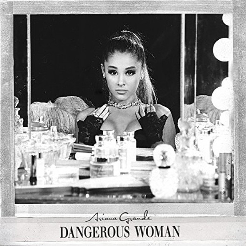 アリアナ・グランデ、限定版“猫耳ヘッドフォン”リリースへ | Daily