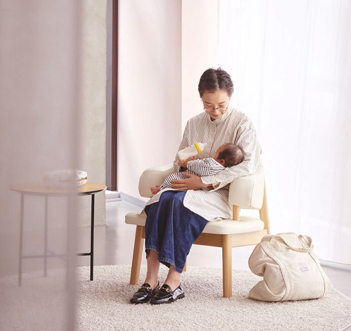 ペコ｜授乳サポートチェア｜ママに優しい椅子｜業務用家具のE家具.JP