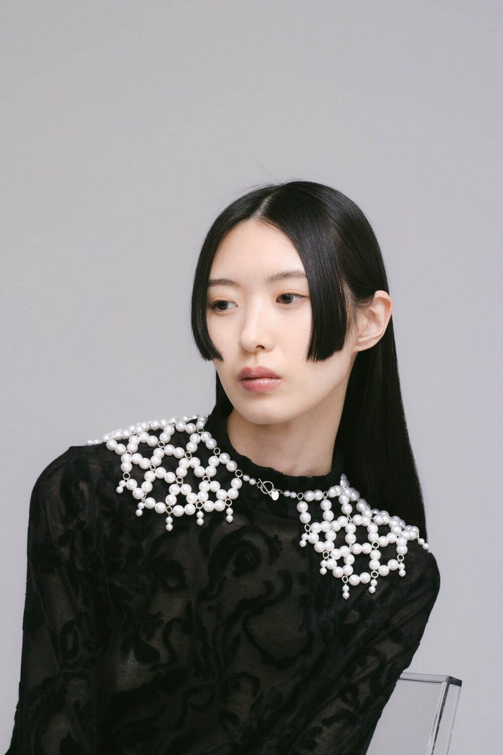 ミューラル“雪の結晶”に着想したパールビスチェ＆ベルト、東京では試着
