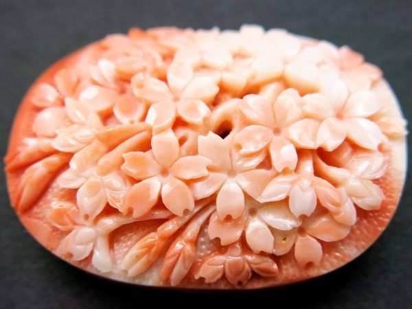 本珊瑚桜満開浮き彫り帯留 | べっ甲かんざし・髪飾り・和装小物専門店