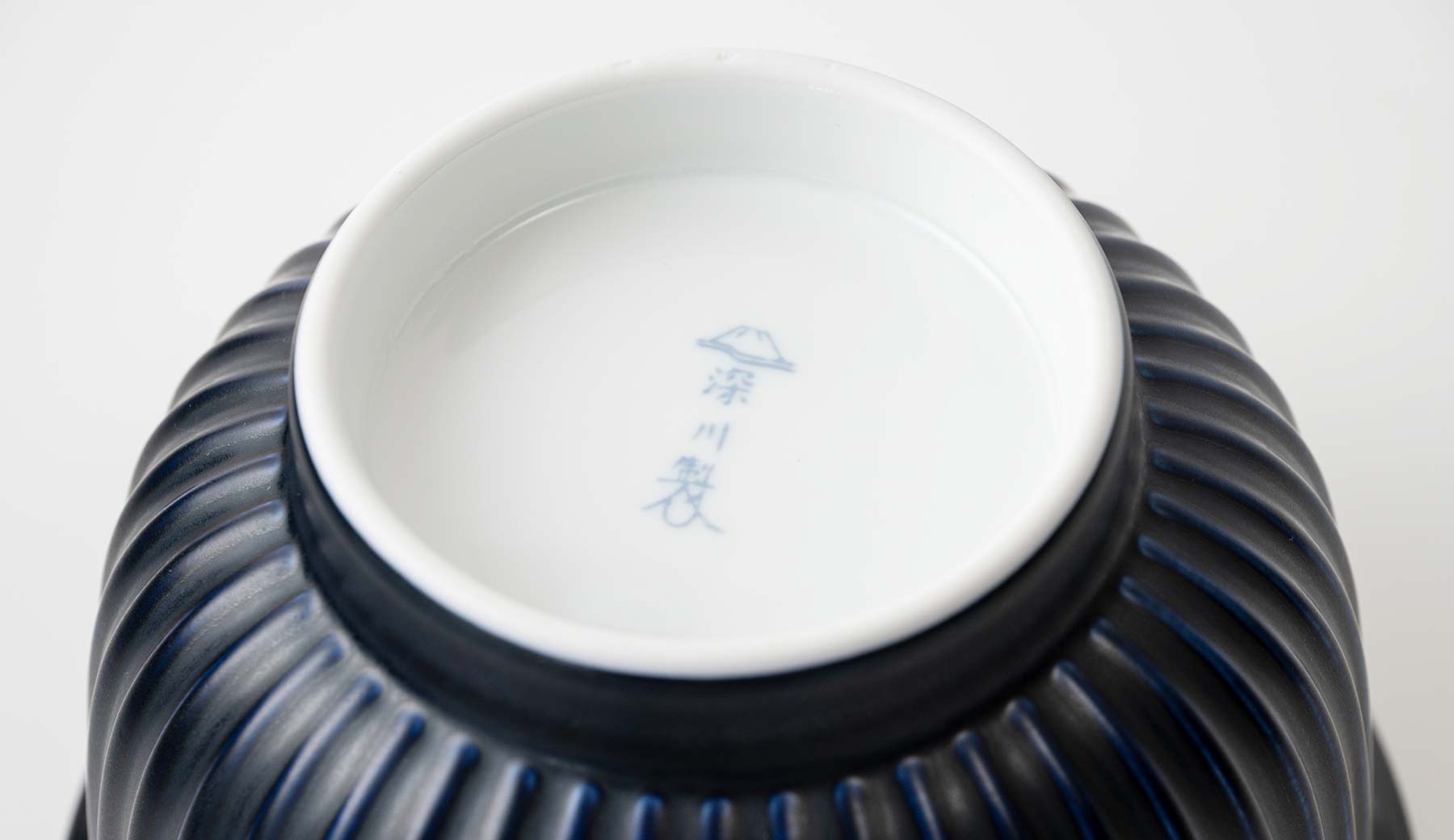 茅乃舎別誂え 深川製磁製 しのぎ深丼 瑠璃｜茅乃舎(かやのや)｜久原本