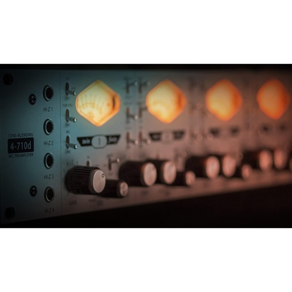 Universal Audio 4-710D(真空管/ソリッドステートブレンド・4ch