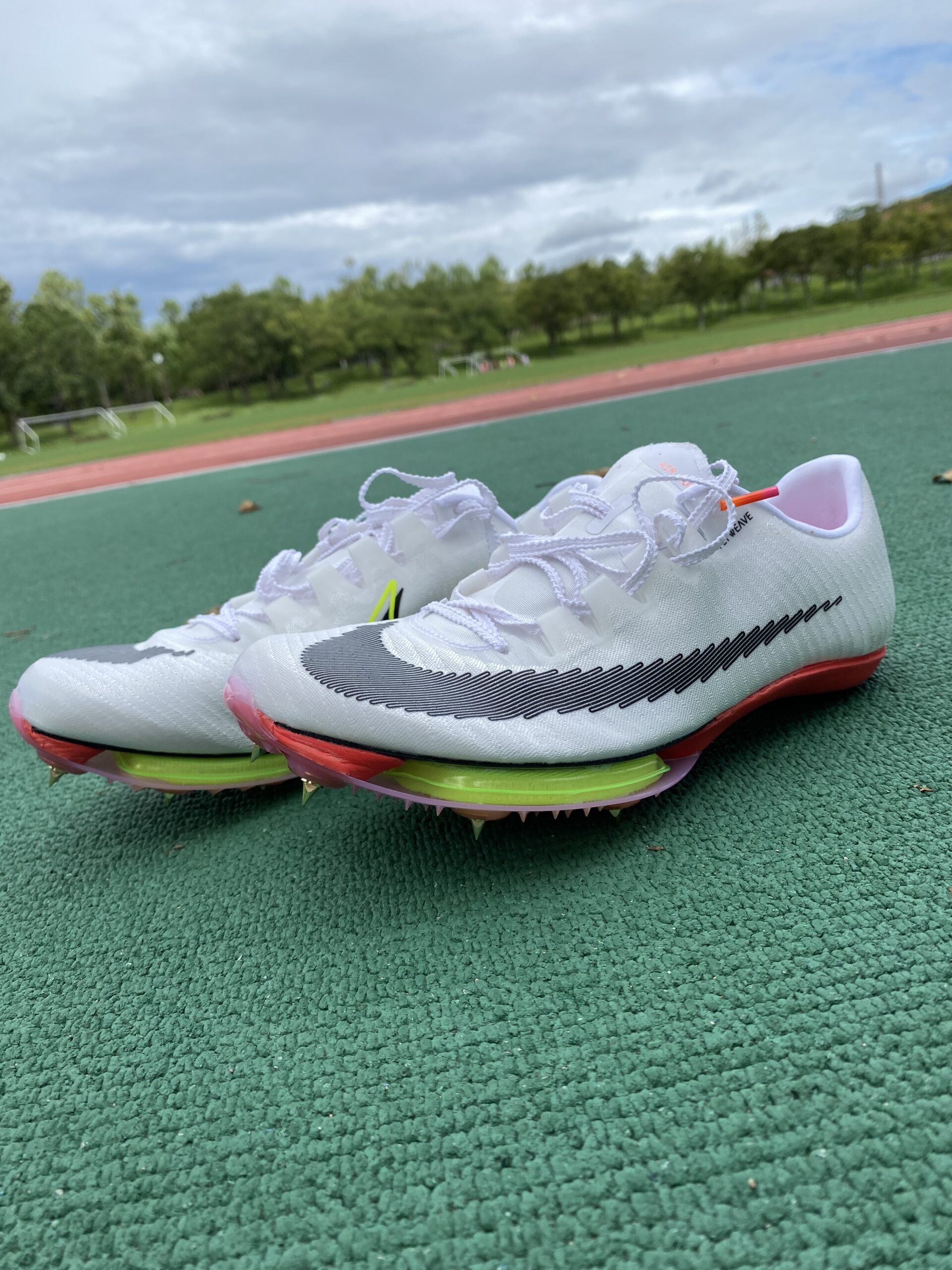 NIKE ナイキ エアズーム マックスフライ モアテン27.0cm ホワイト