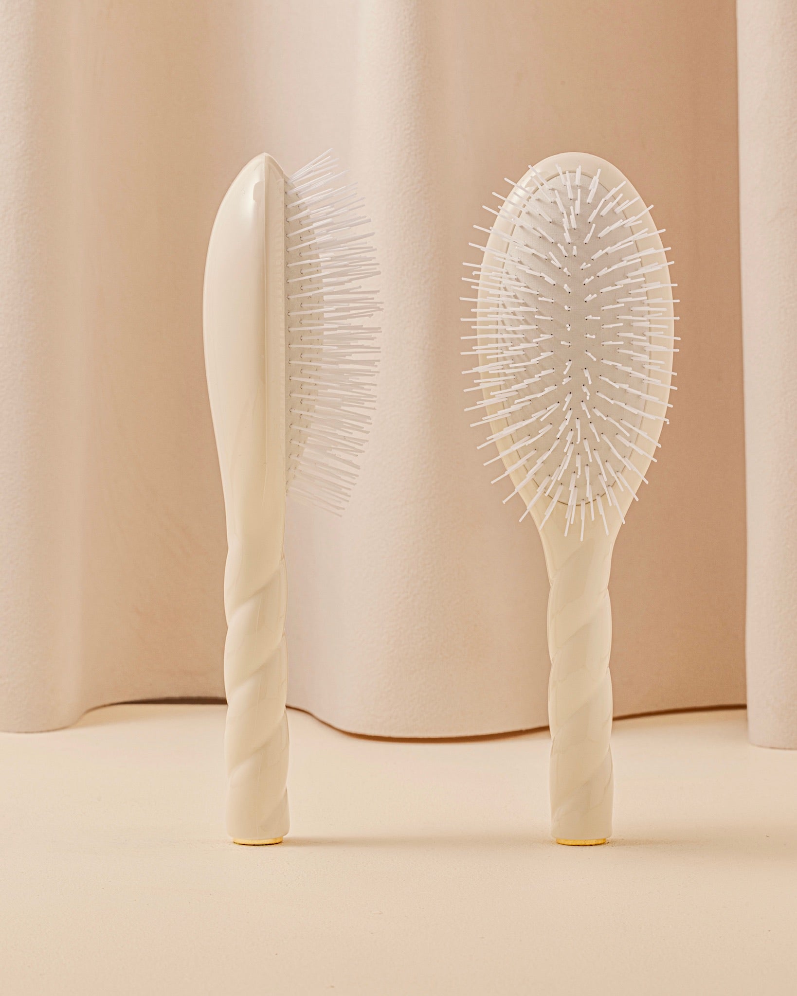 Stimulating and Detangling Brush for Thick and Curly Hair Cream