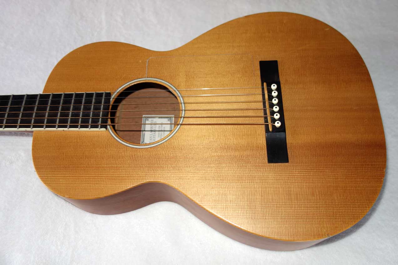 2001 Larivee O-01 / P-01 / P-03 Parlor Guitar w/Hardshell Case