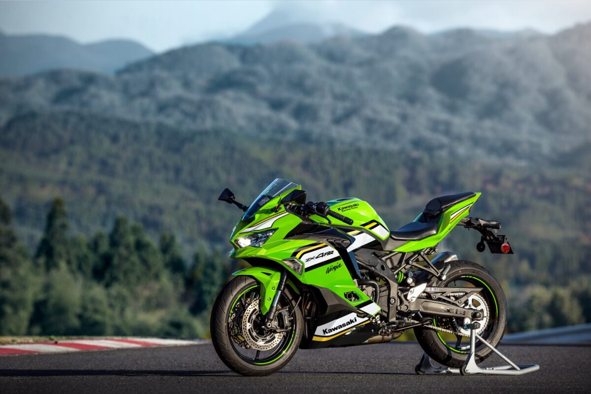 カワサキ Ninja ZX-4R SEとNinja ZX-4RRの2025年モデル発表