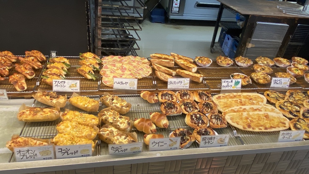種類の多さに驚愕！「石窯パン工房サフラン新松戸店」はまるでパンの