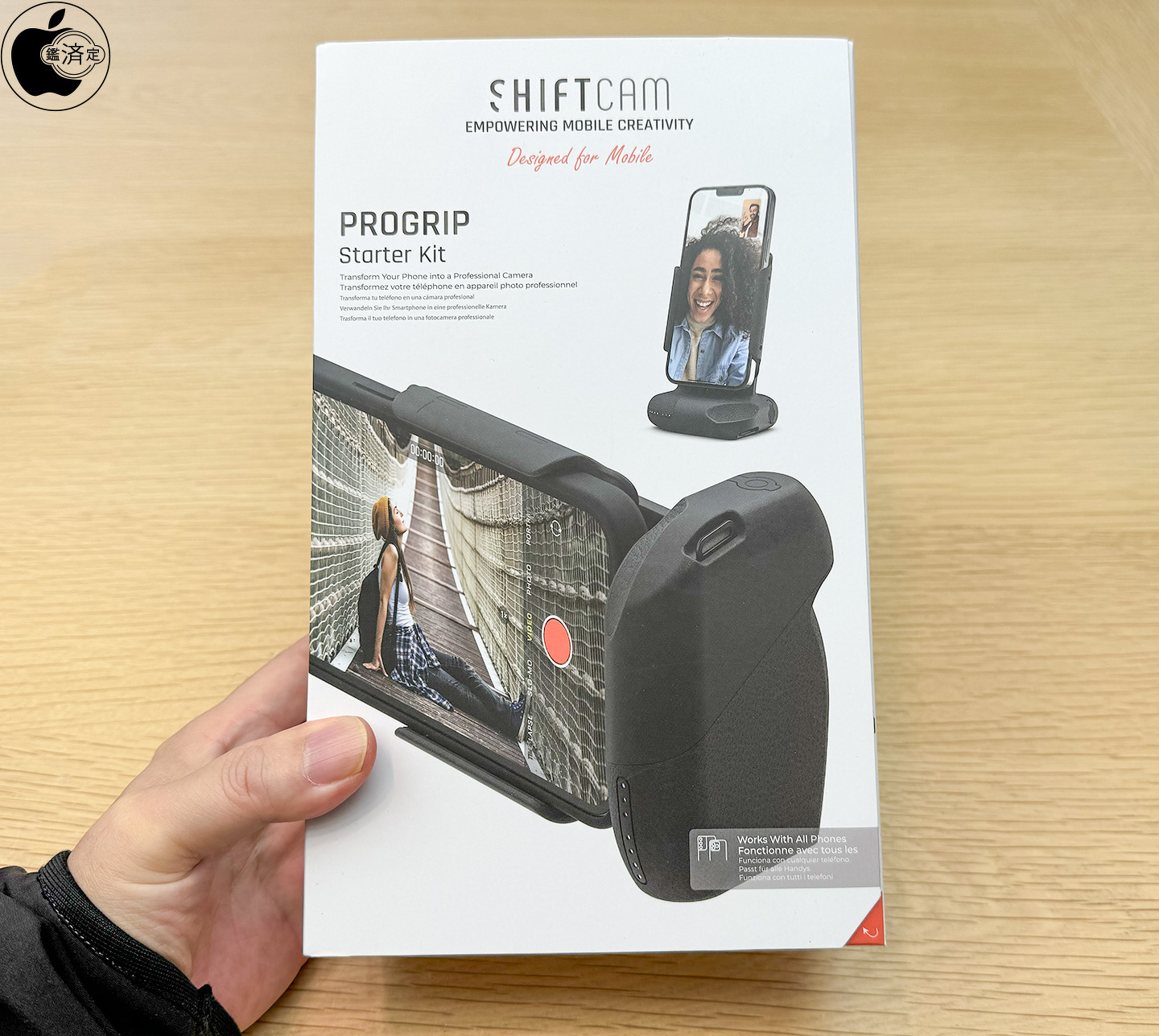 Apple Store、ShiftCamのモバイルバッテリー&Qiワイヤレス充電内蔵