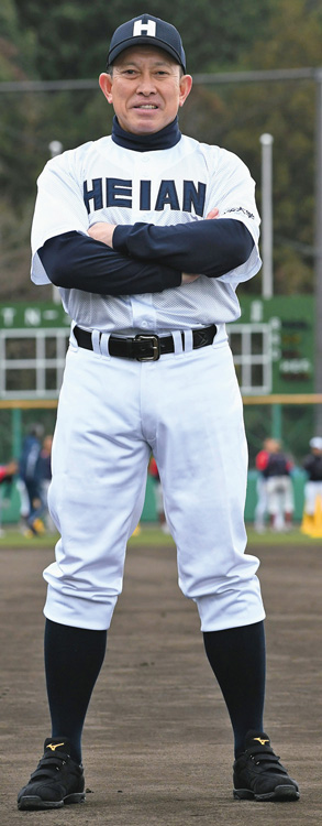 龍谷大平安 監督がユニフォーム変更を阻止した時の壮絶覚悟｜NEWS