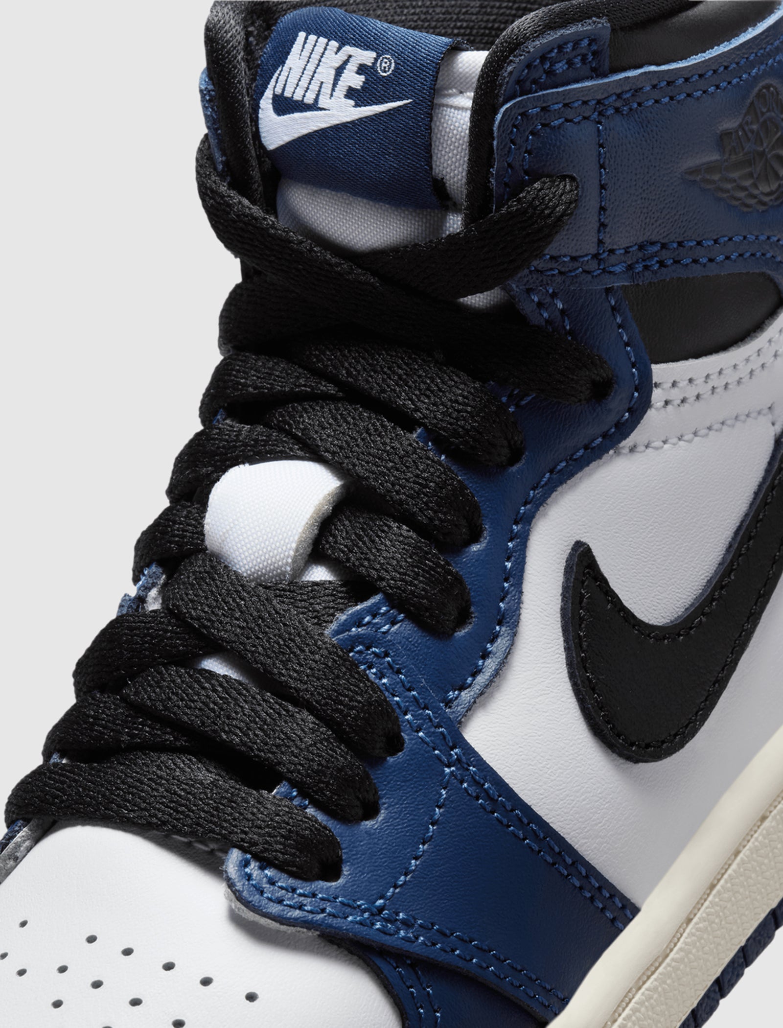 AIR JORDAN 1 RETRO 