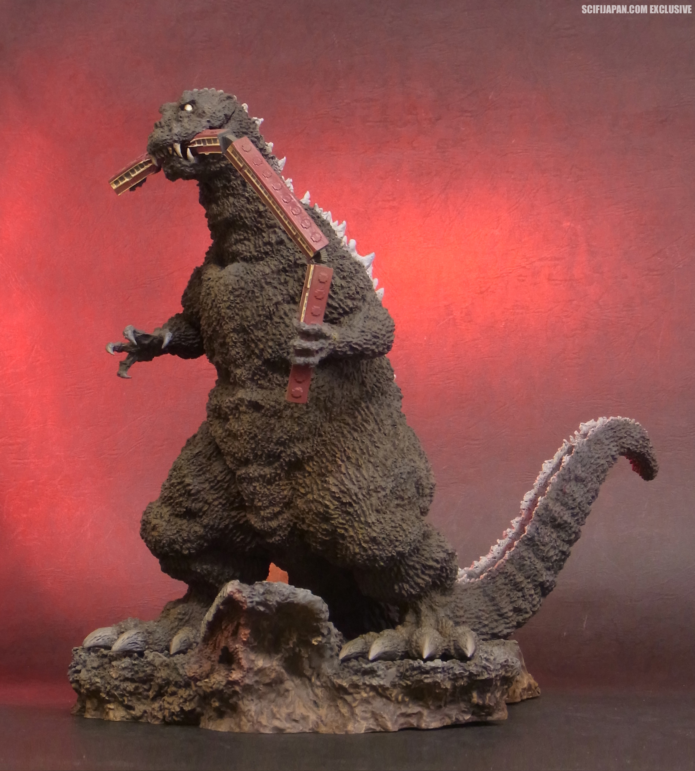 Godzilla 1954 (Biting Train Color Ver.) Wonder Festival Winter