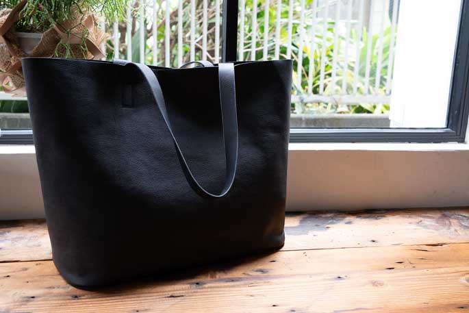 embossing tote bag | SLOW - スロウ 公式サイト | 革製のバッグ、財布