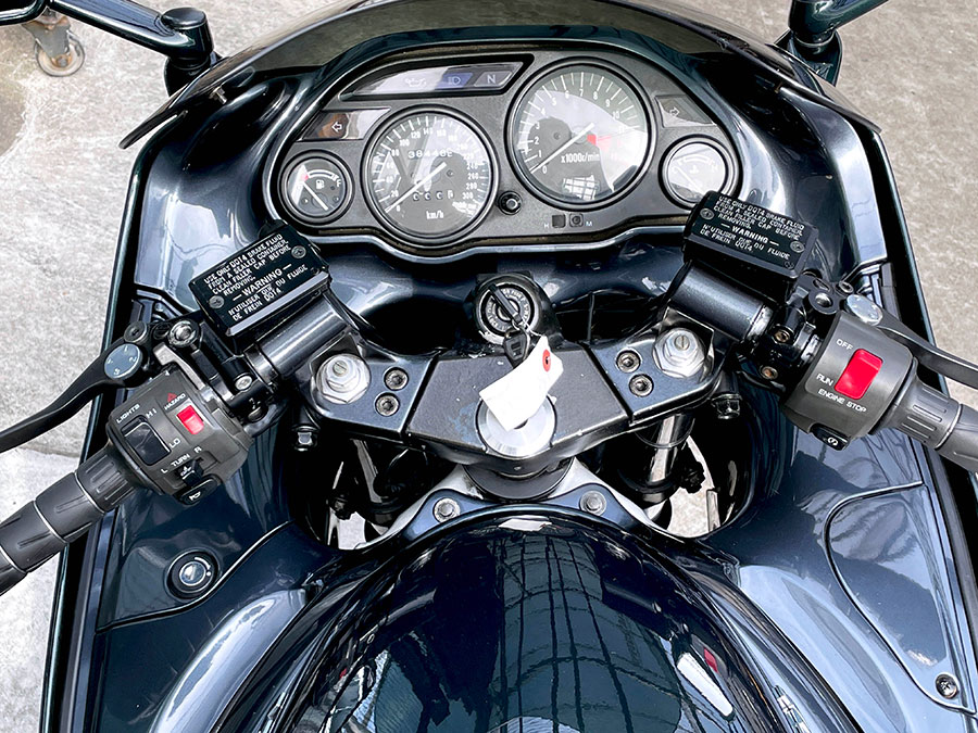 KAWASAKI Ninja ZX-11 D型 – 京都のバイクショップSPEC-M（スペック