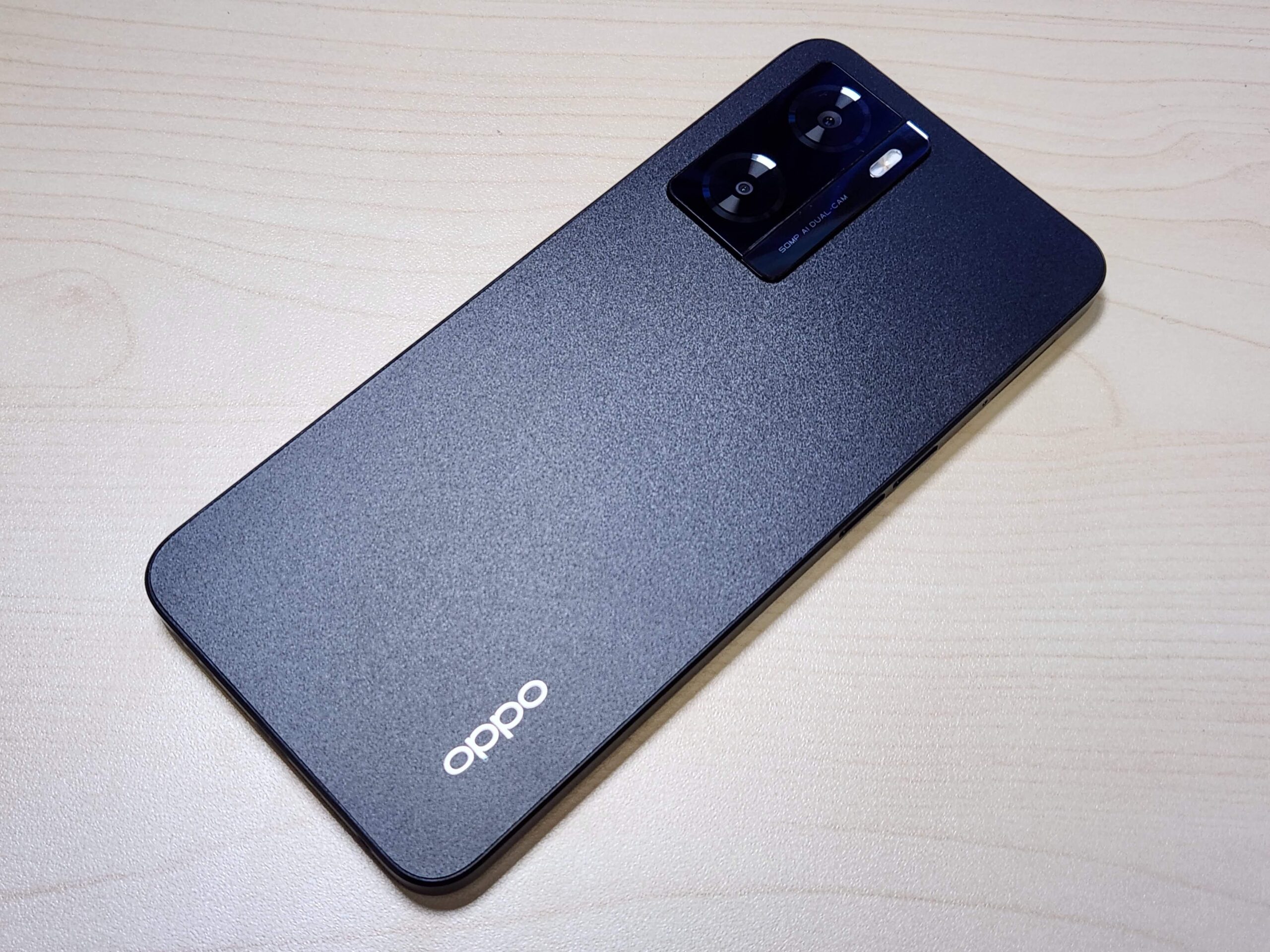OPPO A77 実機レビュー!!質感はばっちり、動作は!?