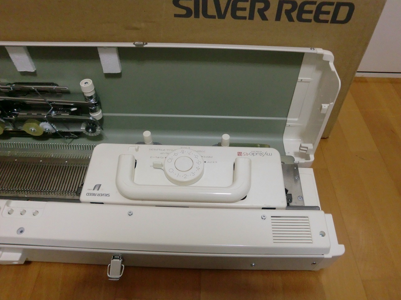 編み機 SILVER REED SK840 シルバー精工 my studio 4.5 EL シルバー