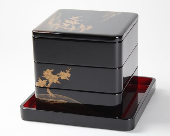 輪島塗 三段重箱（平台付き）松に桜蒔絵 858,000円税込 | 輪島塗の