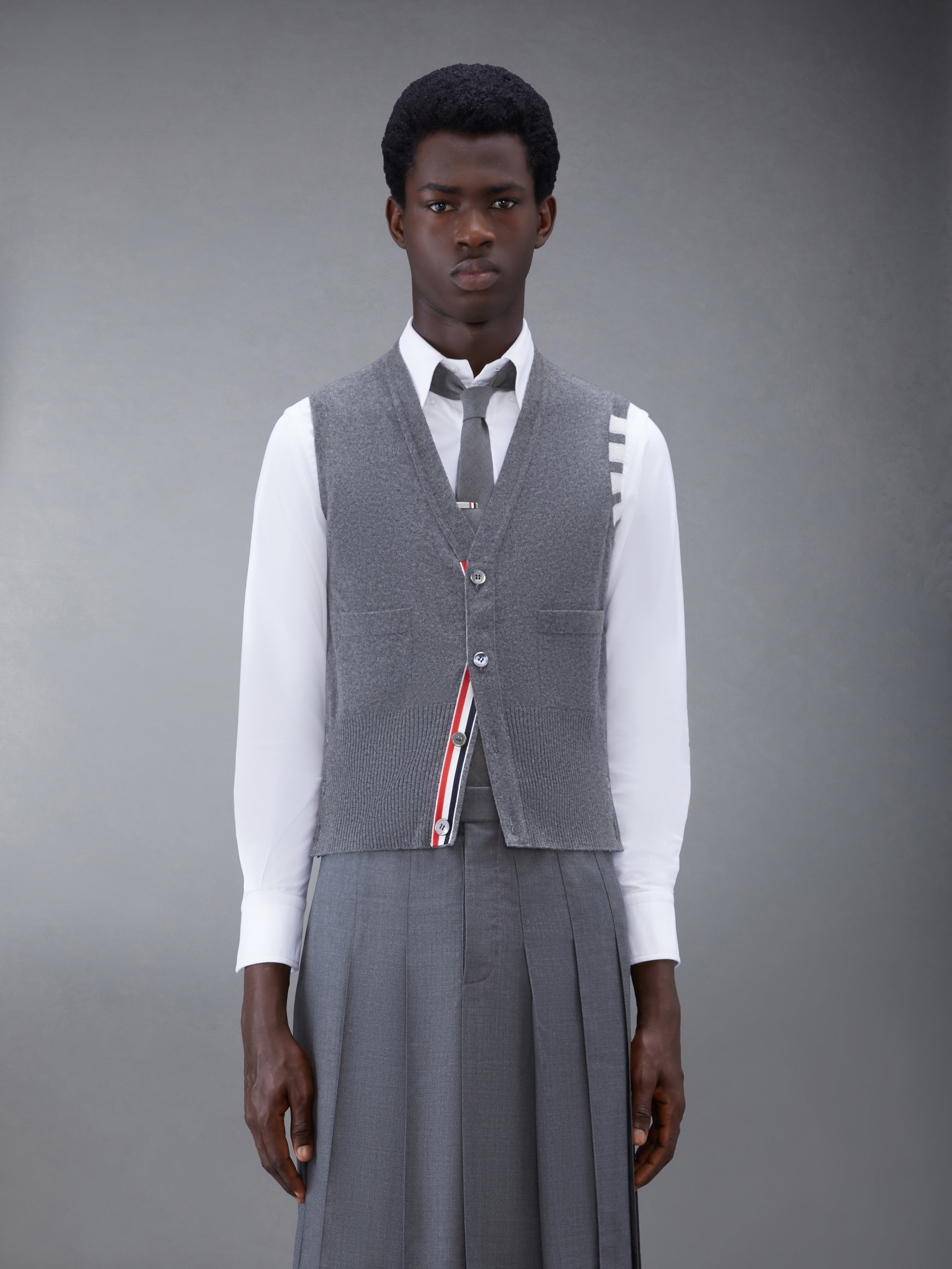 クラシック カシミヤ 4BAR Vネック カーディガンベスト | Thom Browne