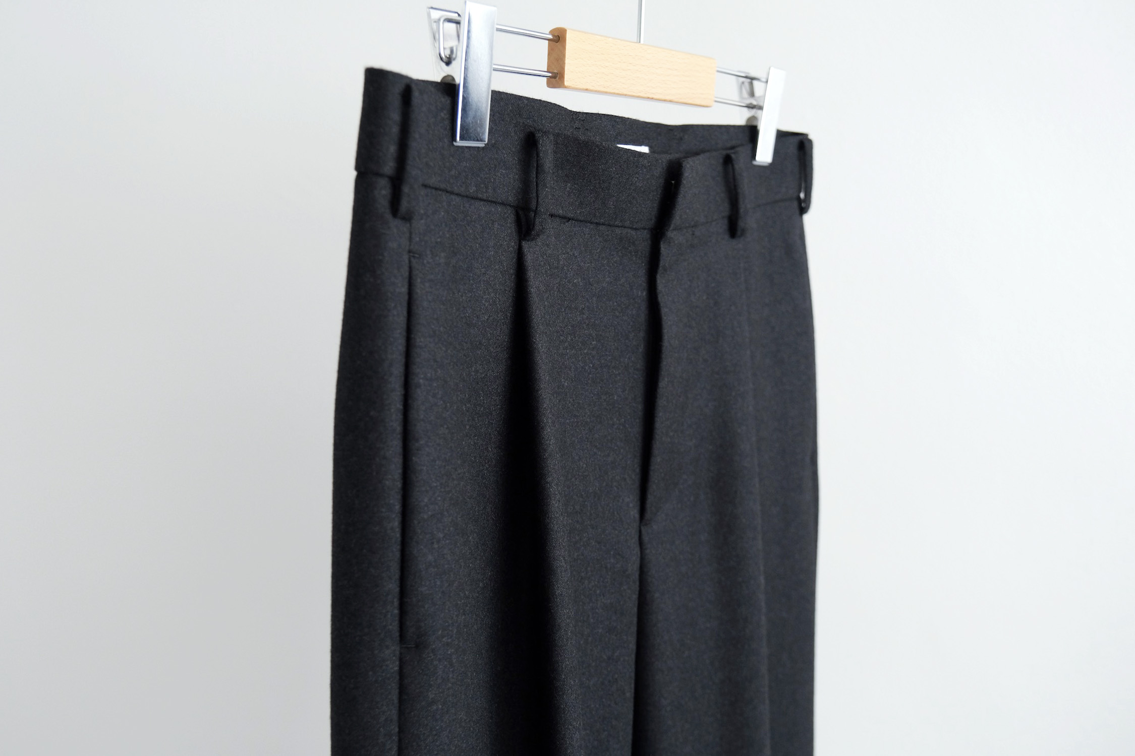 WOOL SAXONY WIDE TAPERED PANTS - WUNDER